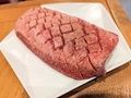 料理メニュー写真 名物 6時間煮込んだ牛タンわさび　