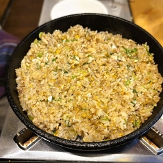 概念を壊す「職人チャーハン」と一から手作りする「自家製生キムチ」！鶏の旨味を凝縮した至高の締めと逸品の写真