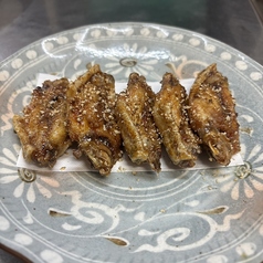 お店自慢の 手羽先の唐揚げ 1本