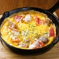 料理メニュー写真&nbsp;トマトともも肉の焼きオムレツ