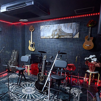 音楽好きが集うライブバーへようこそ！