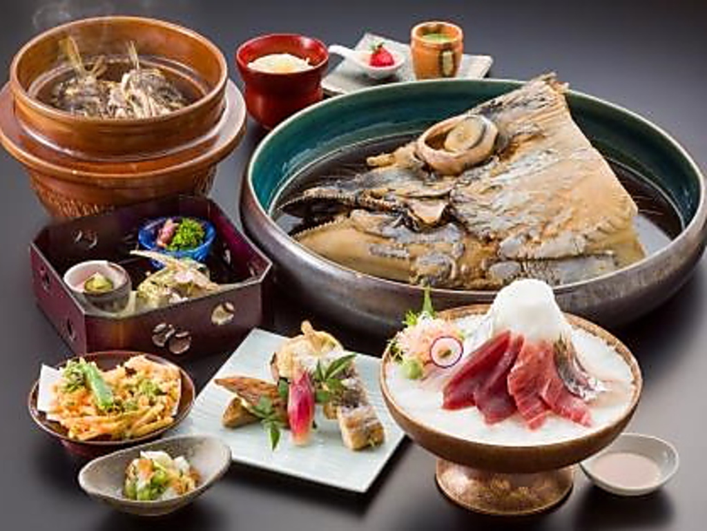 駿河の旬の味覚を愉しんで頂けるコース。焼津・由比から揚がる天然地魚や静岡の特産品をお楽しめます