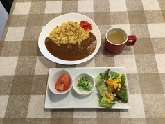 クイーンカレー(炒飯とカレー)