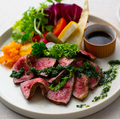 料理メニュー写真&nbsp;牛ロースステーキ200ｇサラダプレート　ライス付き