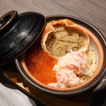 ずわい蟹の濃厚な味わいと蟹味噌の風味が絶妙！一度食べたらヤミツキになる「ずわい蟹の土鍋ご飯」