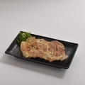 料理メニュー写真&nbsp;鉄板焼き天使の羽根つき餃子