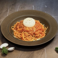 ブラータチーズとイタリアントマトのトマトソース