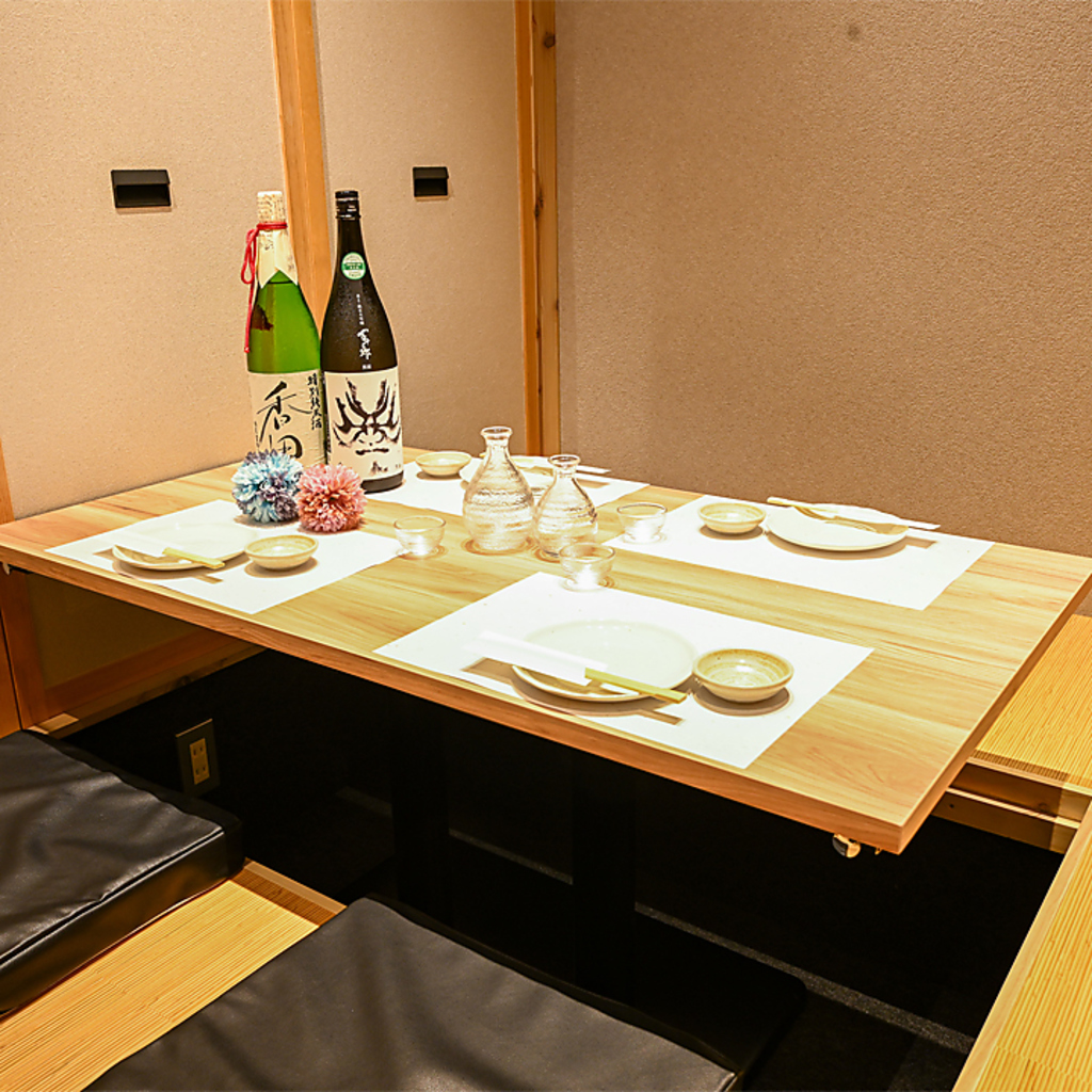 心地よく過ごして頂きたいので掘り炬燵席を完備。プライベートの宴会にも最適です。