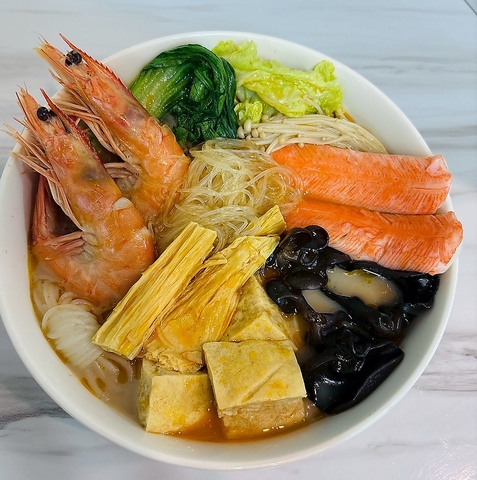 こだわりスープの本格麻辣湯お店。辛さはお客様がお好みで調整可能です♪