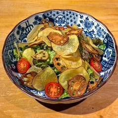 蓮根と薩摩芋チップスのサラダ