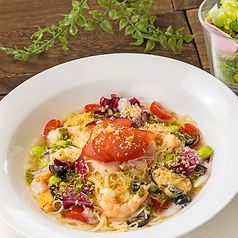 （ランチ）トマトのコンソメと魚介の冷製カッペリーニ ～マグロのスモークと共に（7/1～8/31）
