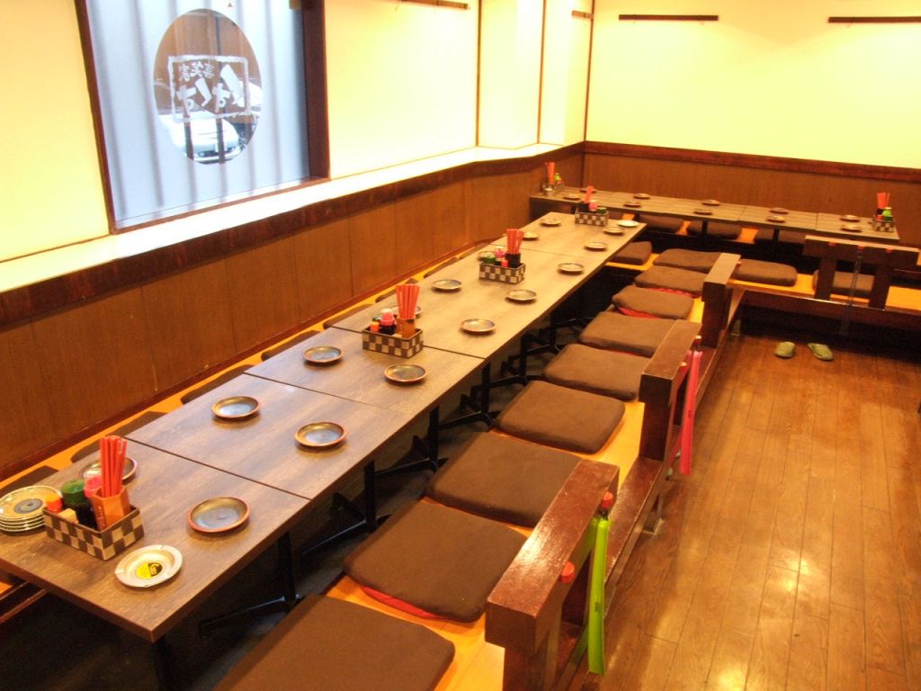 各種宴会に、広々テーブル席　最大30名OK　各種宴会、同窓会、会社の仲間と…いろんなシーンに♪