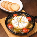 料理メニュー写真 カマンベールチーズのアヒージョ
