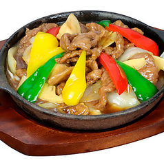 牛肉の黒胡椒鉄板焼き
