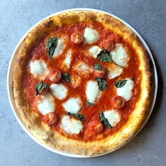 【トマト】水牛モッツァレラチーズの”女王のマルゲリータ”
