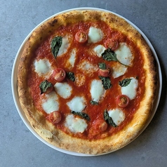 【トマト】トマトとバジルとモッツァレラチーズの赤いマルゲリータ