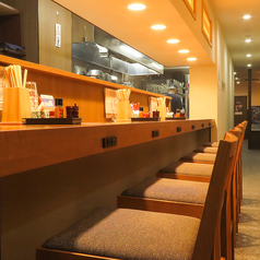 カウンター席。