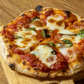 料理メニュー写真&nbsp;マルゲリータ（モッツァレラ、バジル、トマトソース）