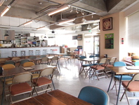 最大８０名まで入れる広々店内♪