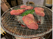炭火焼肉肉刺しにく式 南郷18丁目店: やっはまんさんの2020年10月10日の2枚目の投稿写真