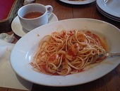 カジキとケッパーのトマトソースパスタ