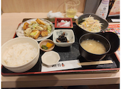 板前バル LIVE FISH MARKET 日比谷グルメゾン店: しのぶさまさんの2026年05月22日の1枚目の投稿写真