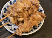 鶏皮串と餃子　うまいもん　ハイボール99円　生ビール299円: かつみさんの2026年04月08日の2枚目の投稿写真
