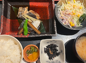 板前バル LIVE FISH MARKET 日比谷グルメゾン店: おにぎりさんの2024年11月28日の2枚目の投稿写真