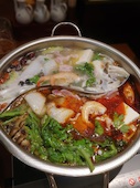美肌火鍋（赤い方が辛くておいしい）