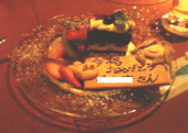 お祝いのケーキ（カット後）