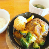 前菜サラダ　メイン　スープ　ご飯