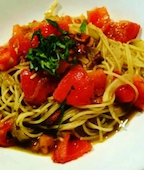 トマトとバジルのパスタ