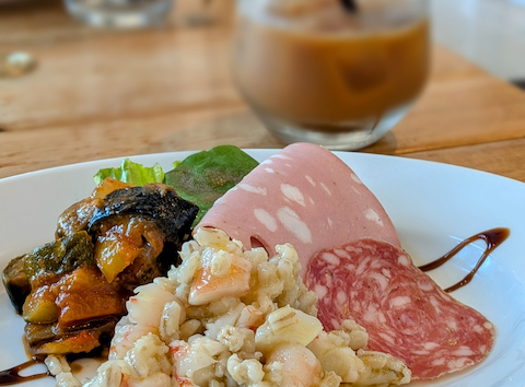 ENO si MARE エノシマーレ: 彩花さんの2025年11月16日の1枚目の投稿写真