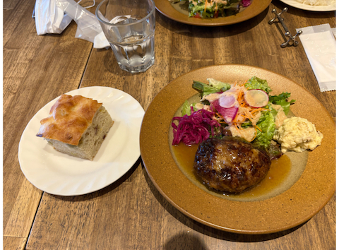 究極のハンバーグと窯焼きピザ trinity&夙川桜庵: Mプラチナさんの2025年11月21日の3枚目の投稿写真