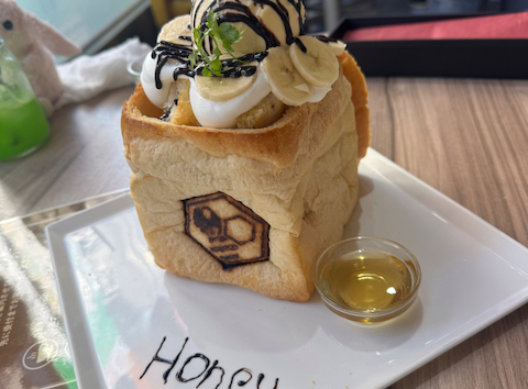 ハニトーカフェ 秋葉原店: 朝居凛さんの2026年05月10日の2枚目の投稿写真