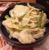 お代わり自由のキャベツ盛り