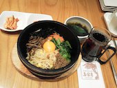 石焼ビビンバセット、コチジャン入れなければ、辛くないです。