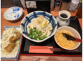 うどん　骨付き鶏　こびんちょ: いちごさんの2024年10月の1枚目の投稿写真