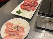 卸 新宿食肉センター極 本店: シーサーさんの2026年05月13日の1枚目の投稿写真