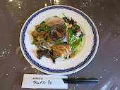 前菜　真ん中はビーフシチュー　美味