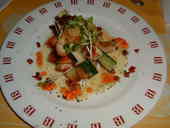 「大とろサーモンをローストして醤油漬けいくらと一緒に」