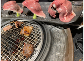 和牛の刺身とユッケ×個室×ネオ焼肉USHIDOKORO TOKYO 徳島紺屋町店　秋田町: りしゃこさんの2021年07月の1枚目の投稿写真