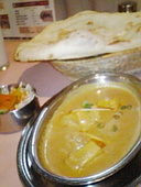 これではナンの大きさが伝わりませんね・・・