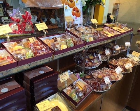 サンタクロース 川中豊町本店 カフェ スイーツ の口コミ バームクーヘンが有名なケーキ屋 ホットペッパーグルメ