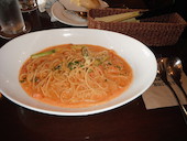 えびとアスパラのトマトクリームパスタ