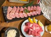 炭火焼肉 萬まる 府中本店: すーまんさんの2022年12月31日の1枚目の投稿写真