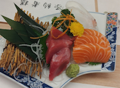 47都道府県の日本酒と炉端焼き 浦島: たくさんの2026年08月21日の1枚目の投稿写真