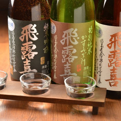 数多くの居酒屋がひしめき合っている大阪の梅田エリア。お店のカラーを出すために様々な特色をもったお店が数多くあります。今回は、大阪梅田で日本酒が楽しめるお店を10店ご紹介します。日本酒といえば、銘柄や自…