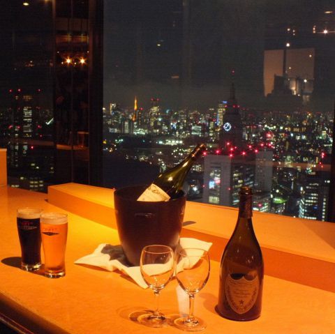 夜景の見えるお店で乾杯 新宿でちょっとゴージャスなデートにおすすめのお店 東京居酒屋ガイド Hot Pepperグルメwebマガジン