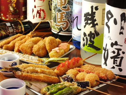 大阪の夜の名物定番料理の串揚げは、観光客や会社帰りの地元のサラリーマンや学生など、幅広い層から支持されています。串揚げは美味さ、手軽さ、安さとお客さんが求めるニーズの三拍子が揃っているのが評判の理由。…